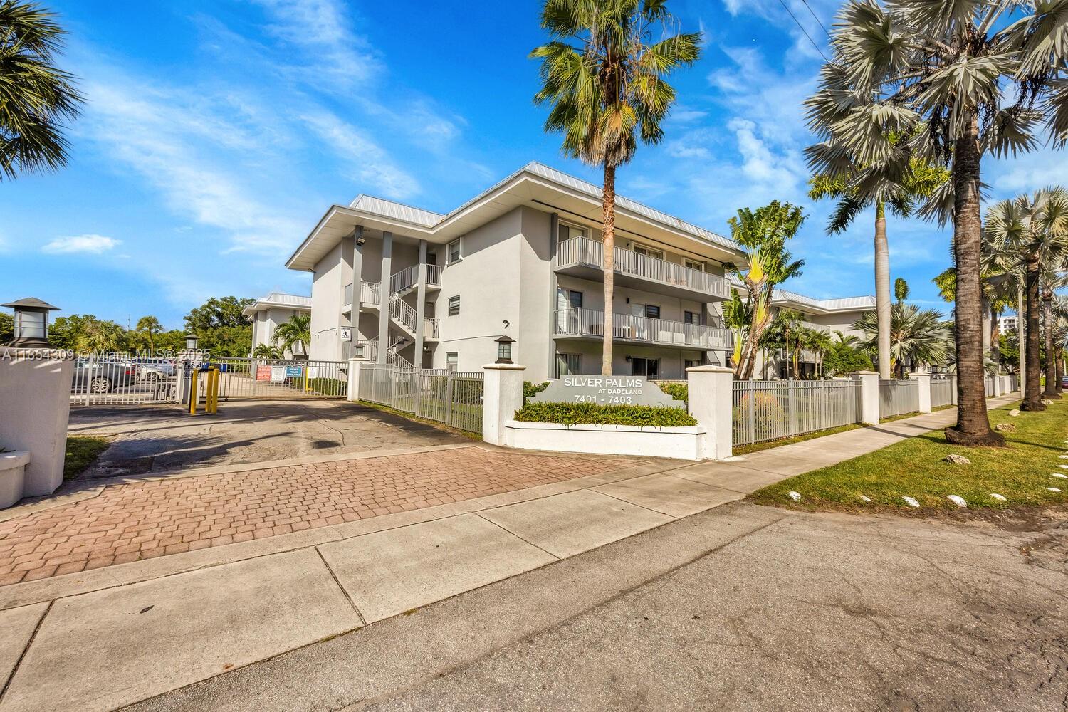 7403 SW 82nd St #207N, Miami, FL, 33143 - Investment Condo. Photo #1