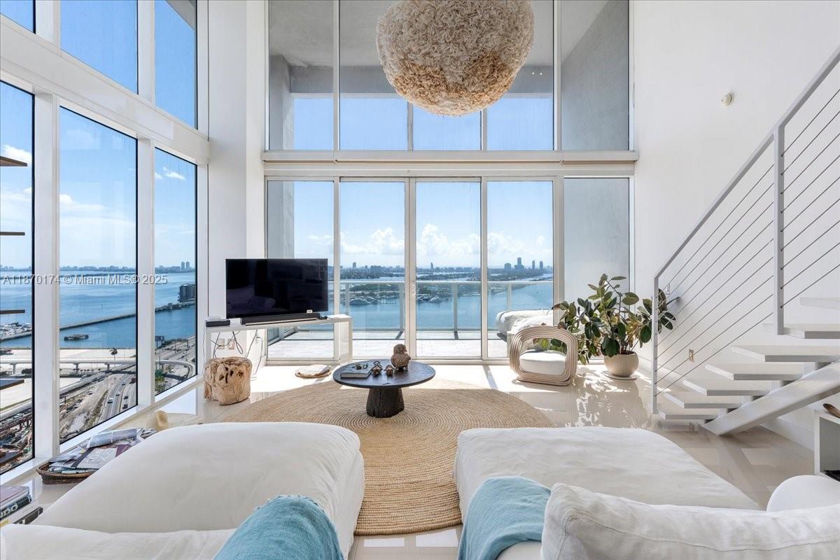 1040 Biscayne Blvd #2904, Miami, FL, 33132 - Investment Condo. Photo #1