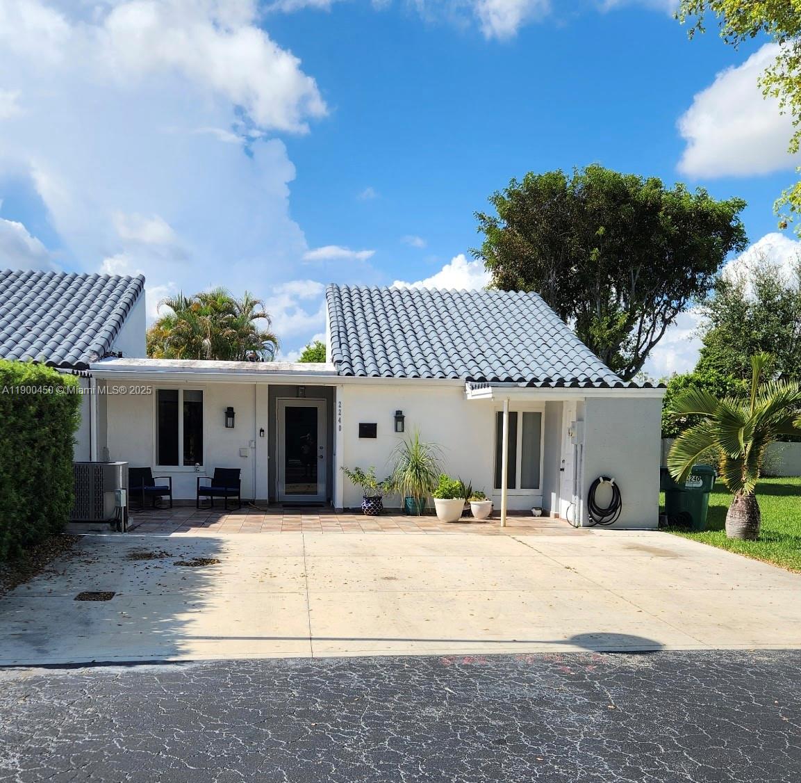2240 SW 122nd Ct, Miami, FL, 33175 - Investment Townhome. Photo #1