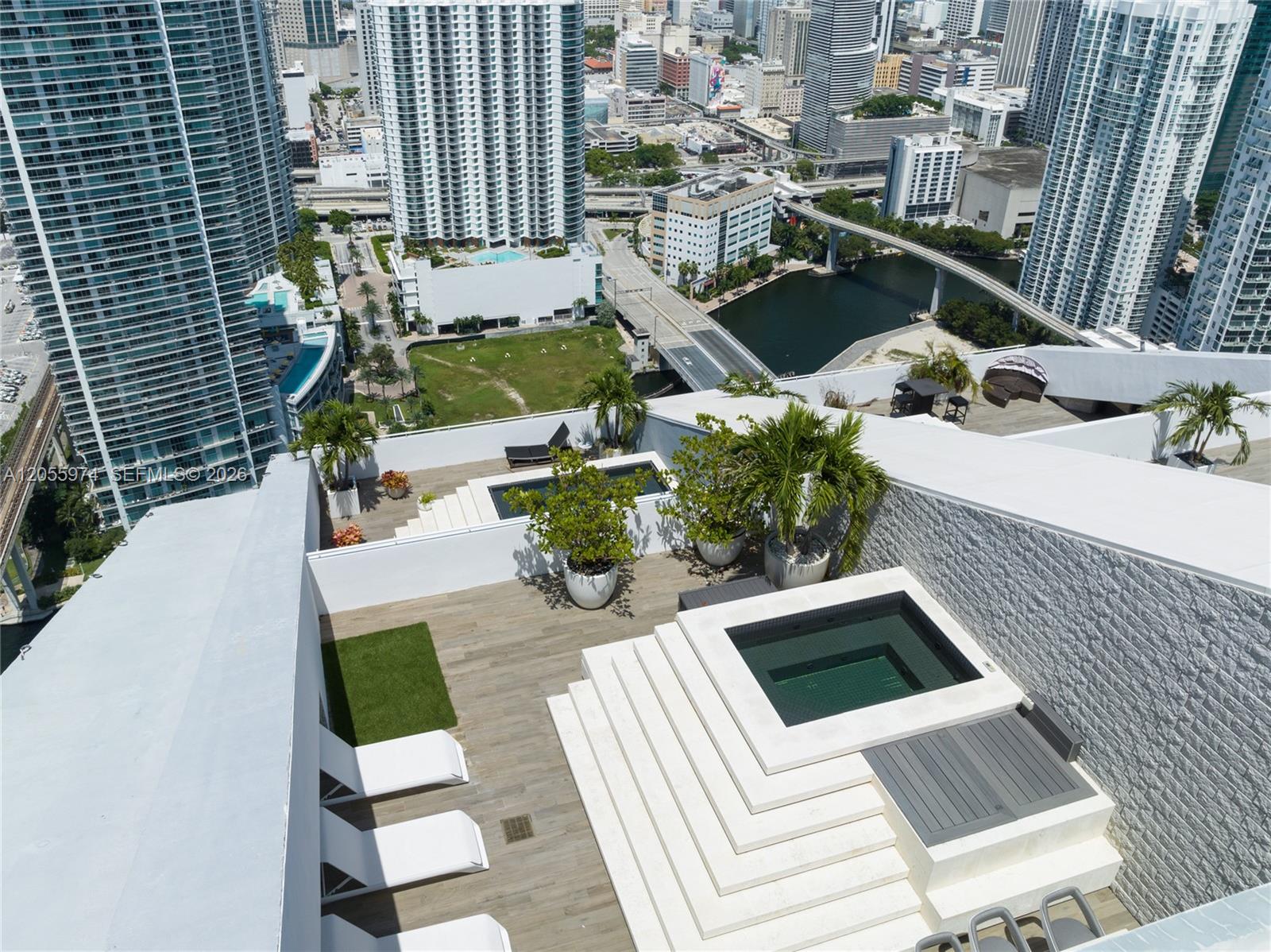 88 SW 7th #PH 4303, Miami, FL, 33130 - Investment Condo. Photo #1