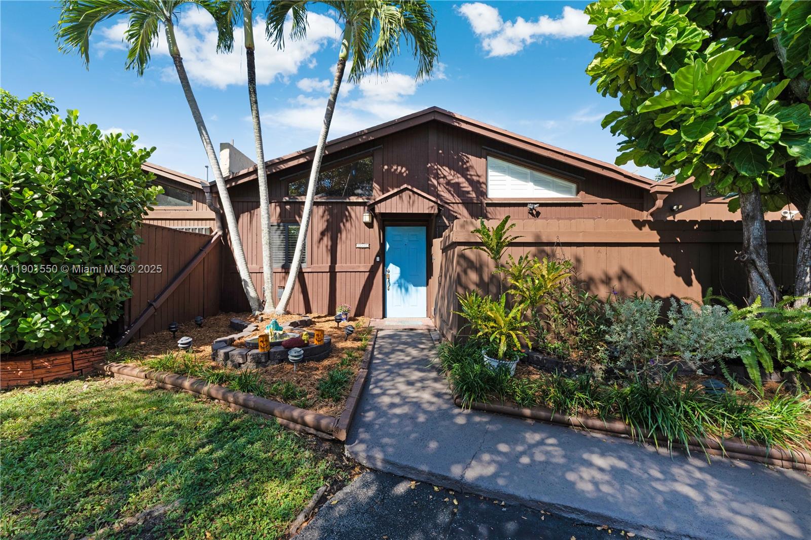 11335 SW 112th Cir Ln S, Miami, FL, 33176 - Investment Townhome. Photo #1