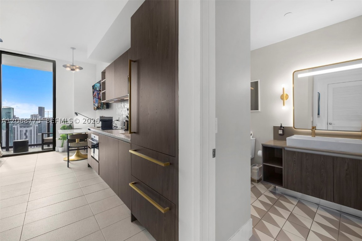 159 NE 6th #4910, Miami, FL, 33132 - Investment Condo. Photo #1