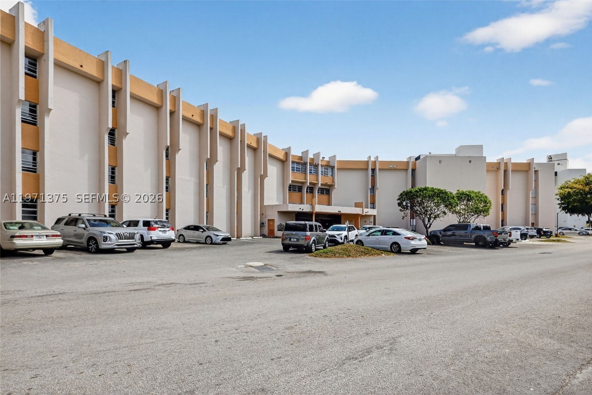 9678 Fontainebleau #411, Miami, FL, 33172 - Investment Condo. Photo #1