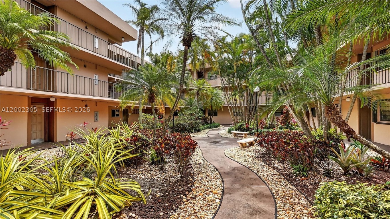 10975 SW 107th #202, Miami, FL, 33176 - Investment Condo. Photo #1