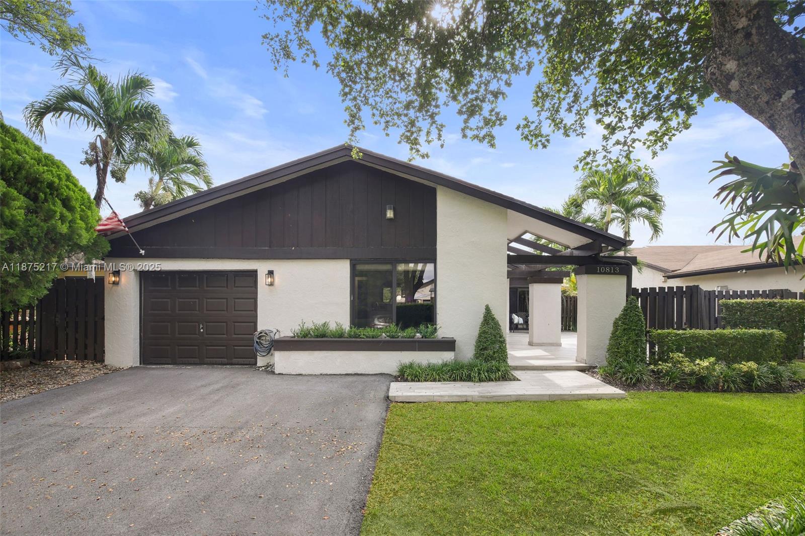 10813 SW 132nd Cir Ct, Miami, FL, 33186 - Investment Single Family Home. Photo #1