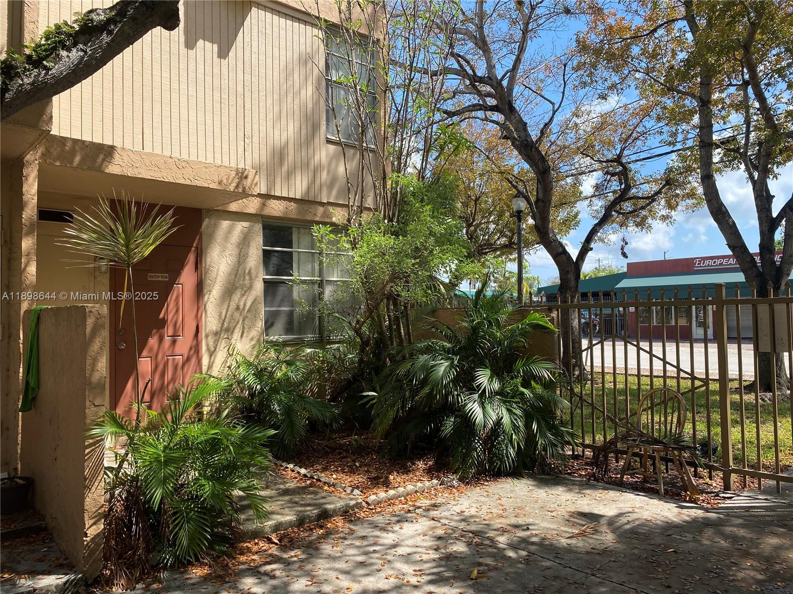 5959 SW 69 #106, Miami, FL, 33143 - Investment Condo. Photo #1