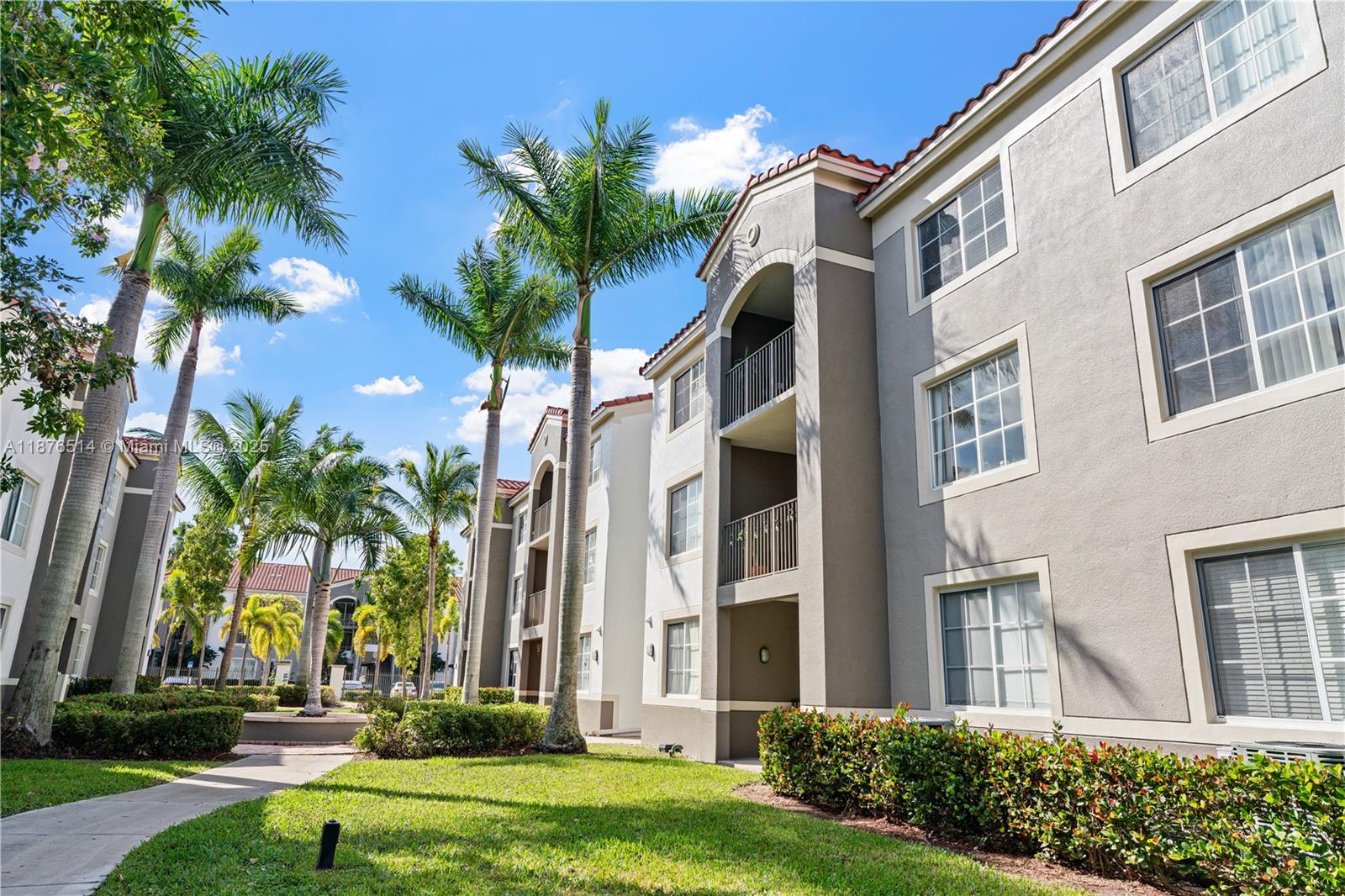 6851 SW 44th St #210, Miami, FL, 33155 - Investment Condo. Photo #1