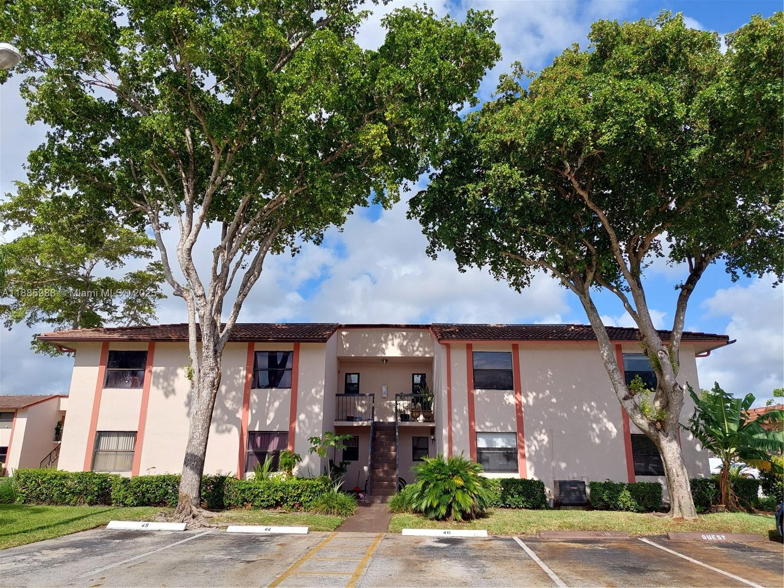 860 NE 209th Ter #101-33, Miami, FL, 33179 - Investment Condo. Photo #1