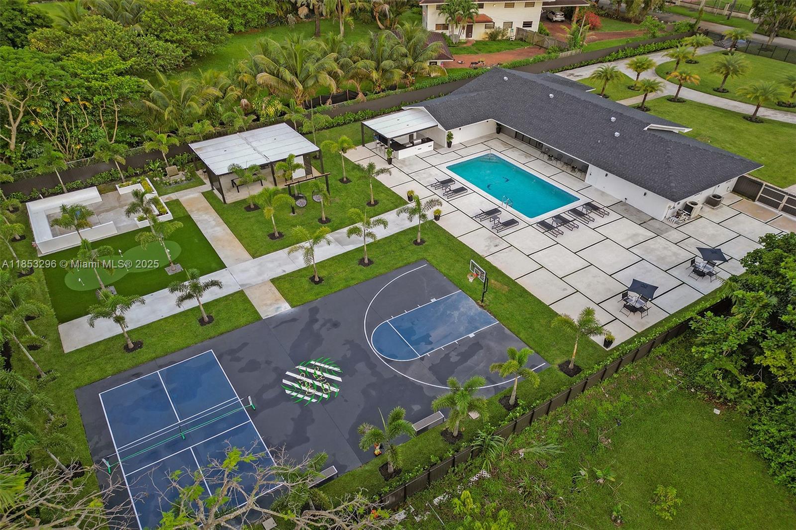 245 NE 156th St, Miami, FL, 33162 - Investment Single Family Home. Photo #1