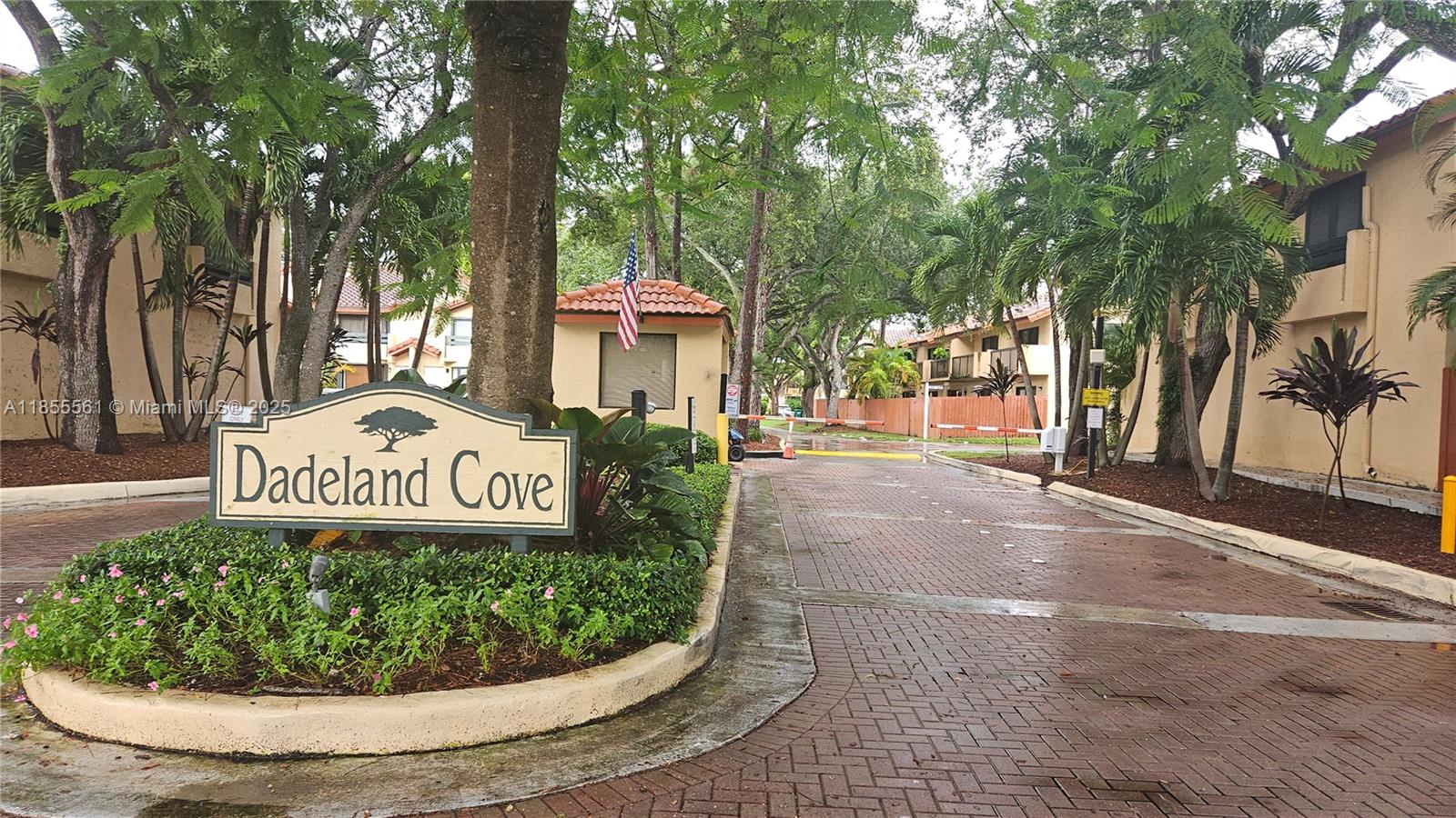10004 SW 77th Ct, Miami, FL, 33156 - Investment Townhome. Photo #1