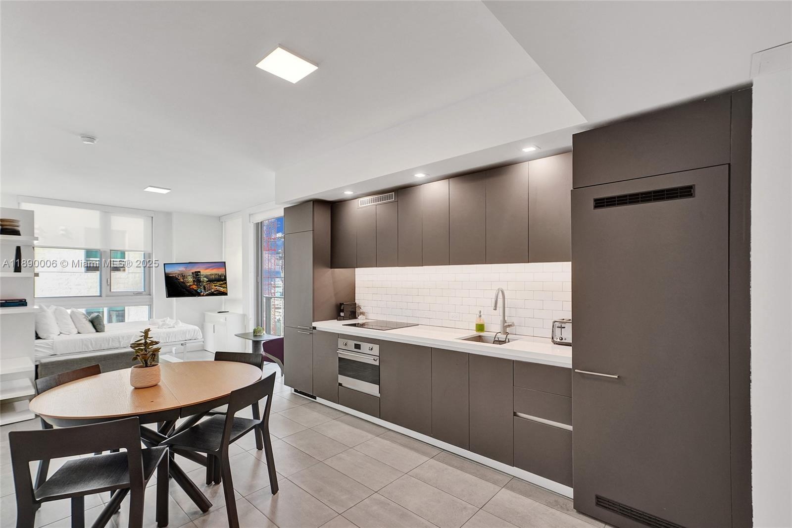 227 NE 2nd St #1709, Miami, FL, 33132 - Investment Condo. Photo #1