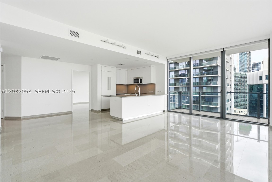 88 SW 7th #2302, Miami, FL, 33130 - Investment Condo. Photo #1
