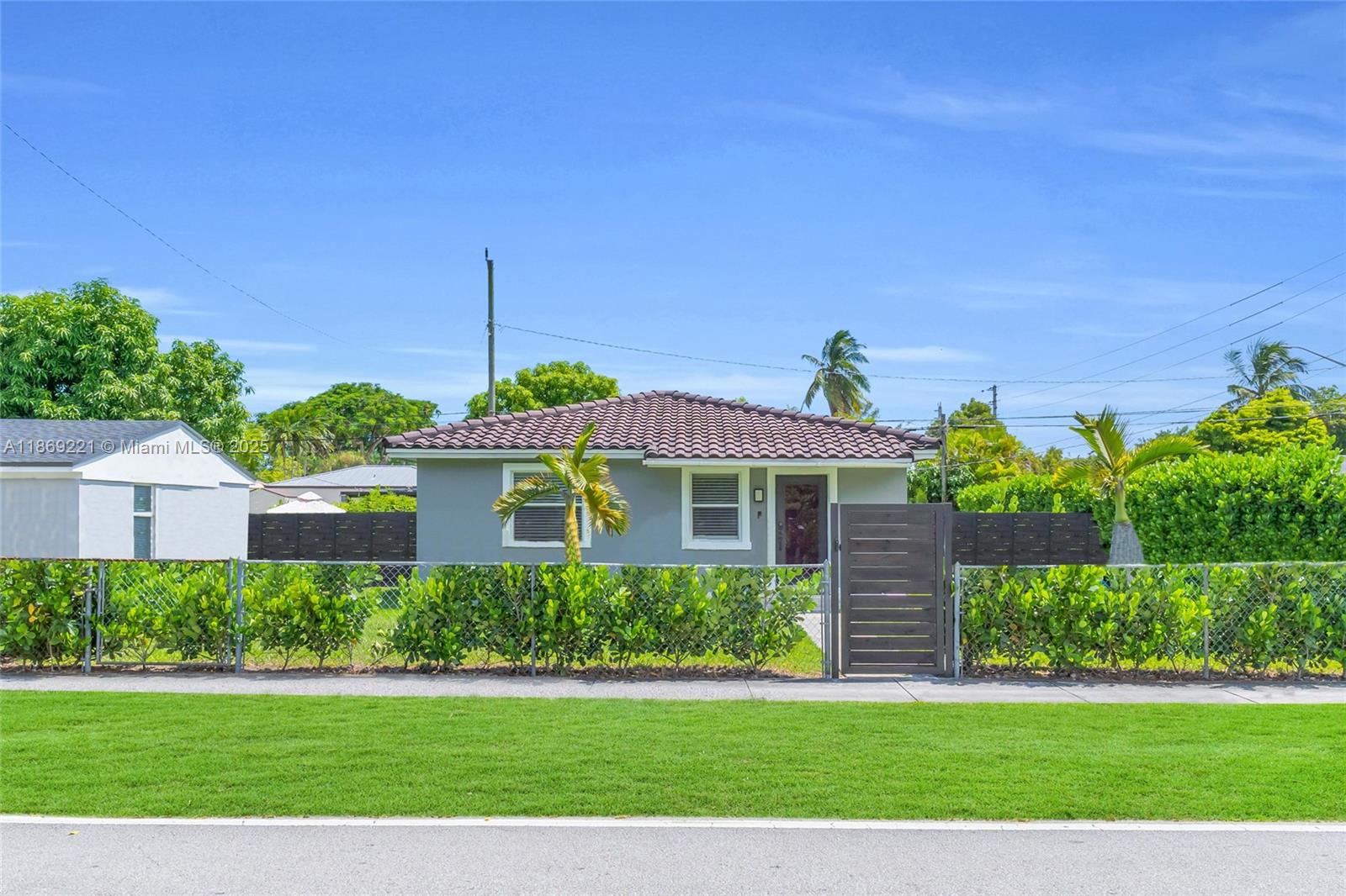 6490 SW 37th St, Miami, FL, 33155 - Investment Single Family Home. Photo #1