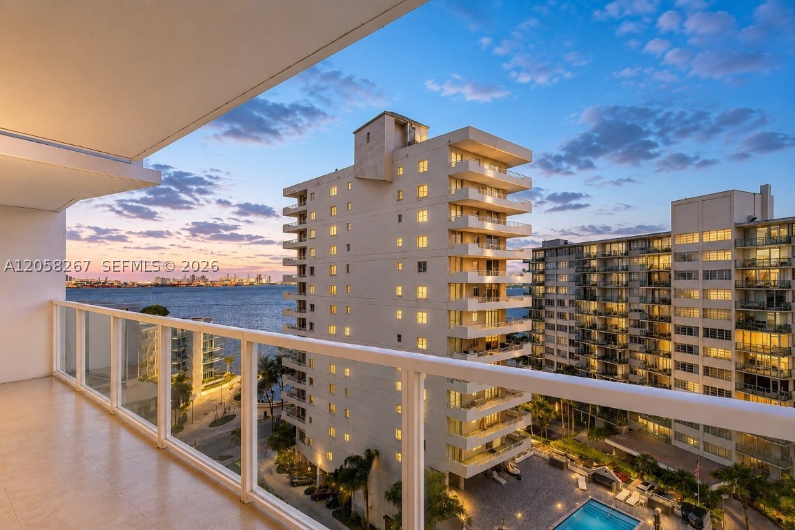 218 SE 14th #1203, Miami, FL, 33131 - Investment Condo. Photo #1