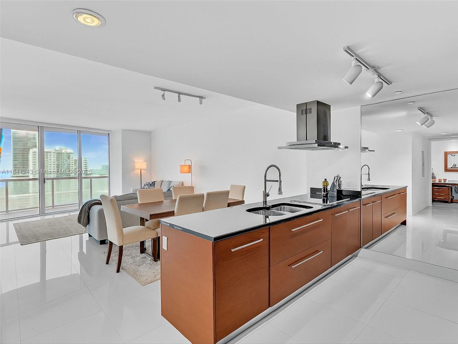 495 Brickell Ave #5009, Miami, FL, 33131 - Investment Condo. Photo #1