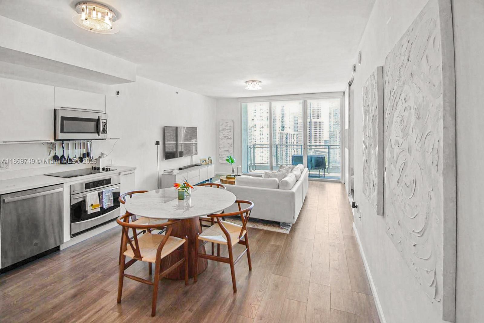 90 SW 3rd St #2703, Miami, FL, 33130 - Investment Condo. Photo #1