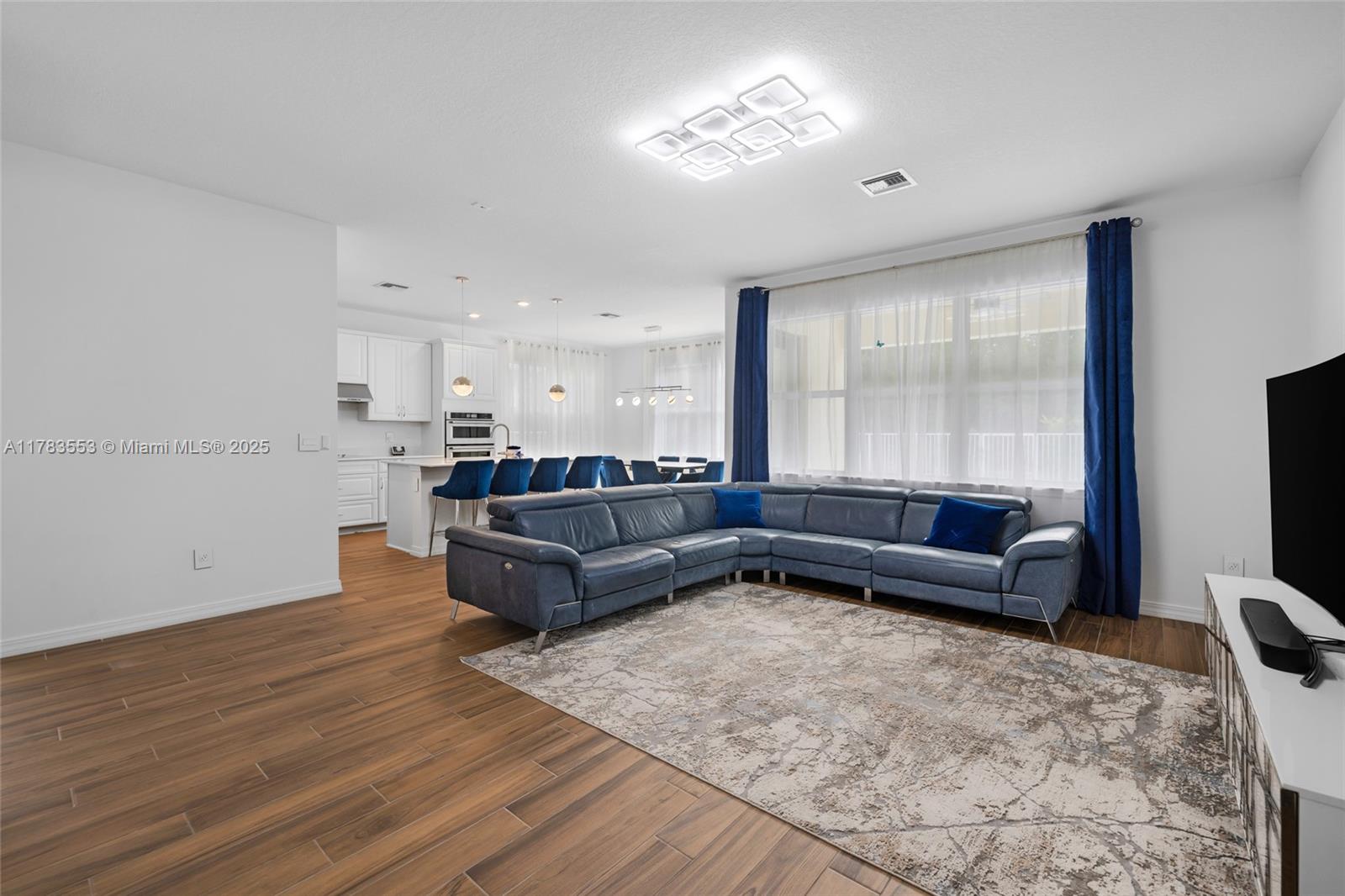 Residential in Hollywood - Photo 4