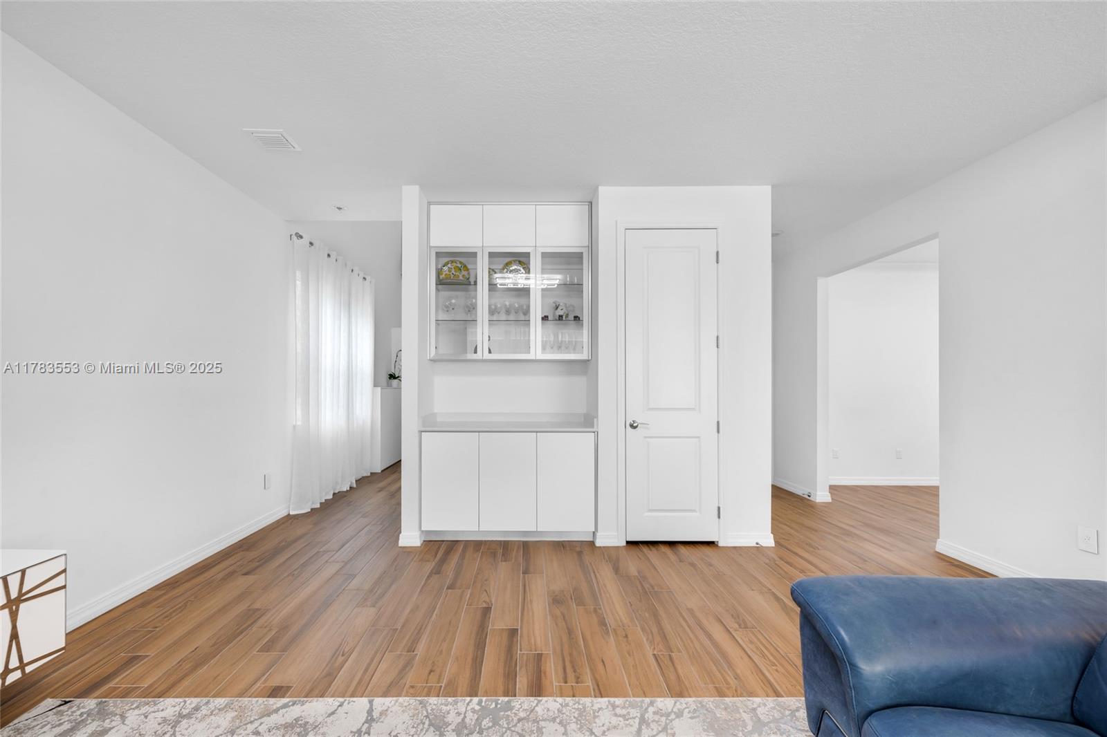 Residential in Hollywood - Photo 7