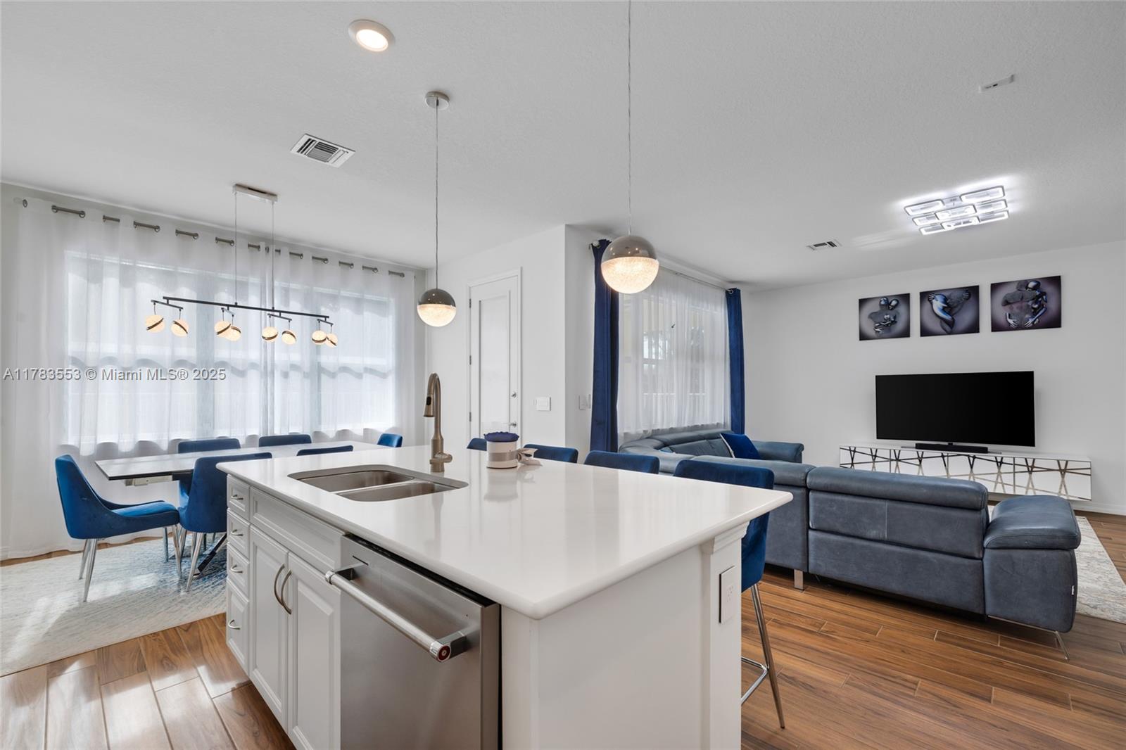Residential in Hollywood - Photo 9