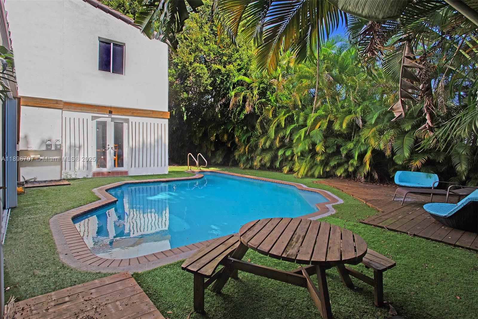 401 SW 28th Rd, Miami, FL, 33129 - Investment Single Family Home. Photo #1