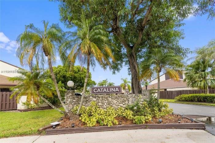 267 NE 201st Ter, Miami, FL, 33179 - Investment Townhome. Photo #1