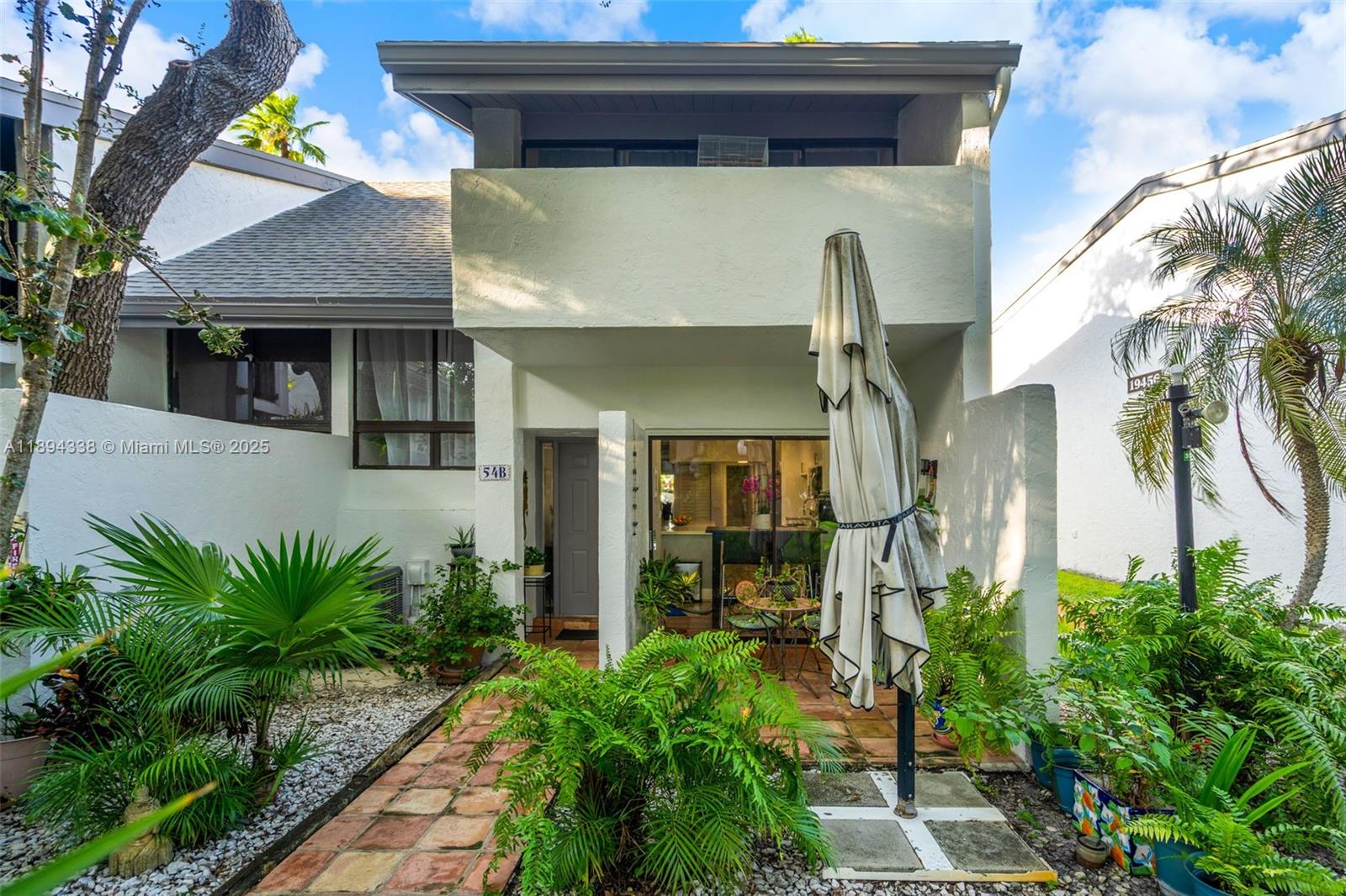19440 NE 26th Ave #54B, Miami, FL, 33180 - Investment Condo. Photo #1