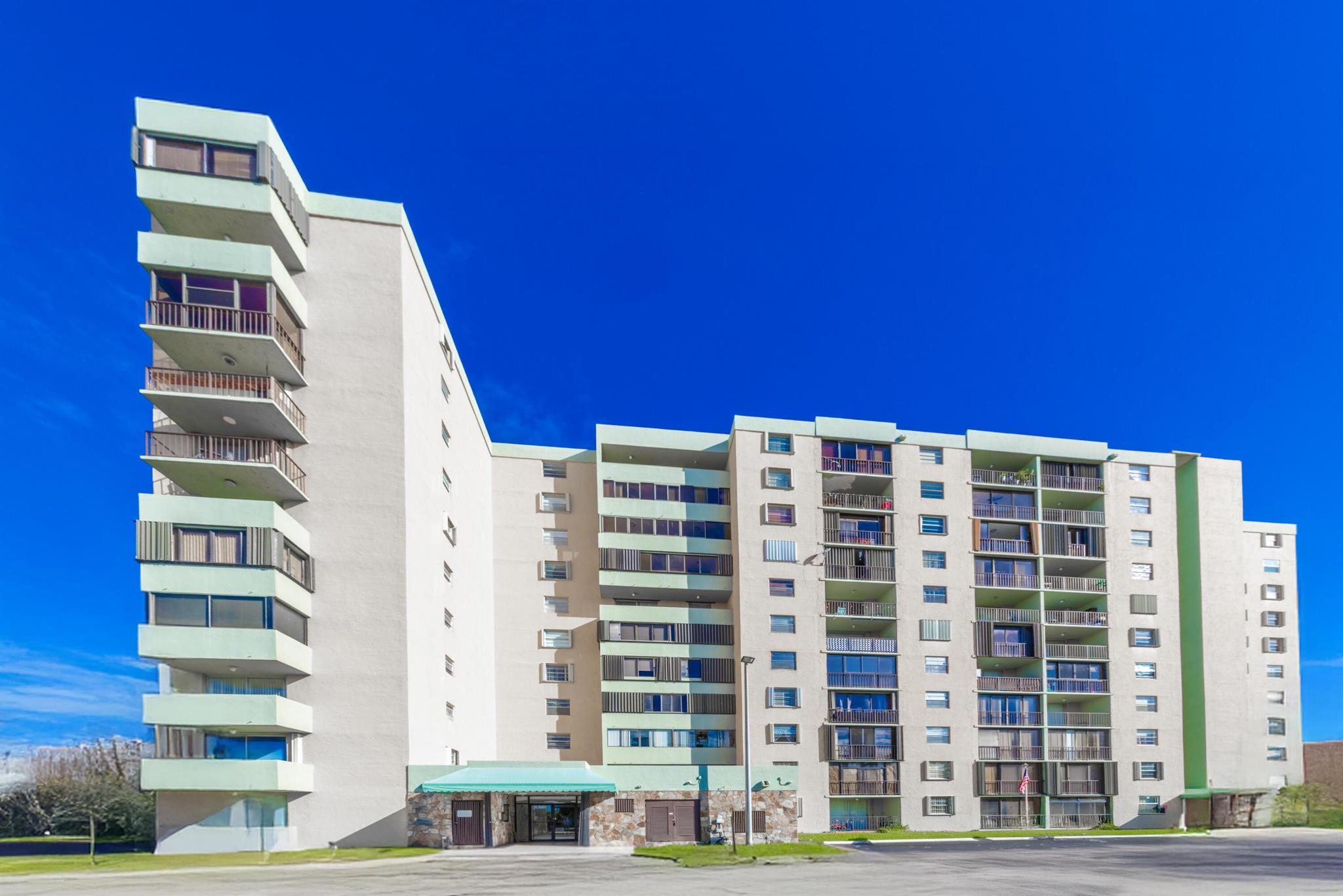 5055 NW 7th Street #610, Miami, FL, 33126 - Investment Condo. Photo #1