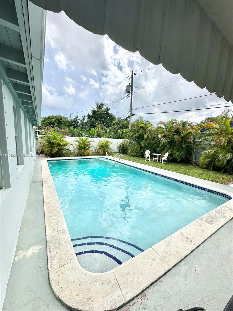 560 SW 71st Ct, Miami, FL, 33144 - Investment Single Family Home. Photo #1