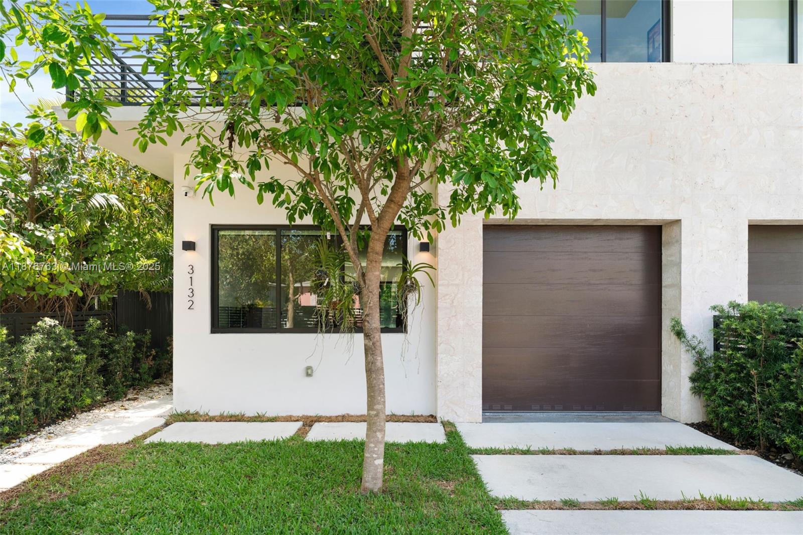 3132 Plaza St, Miami, FL, 33133 - Investment Townhome. Photo #1