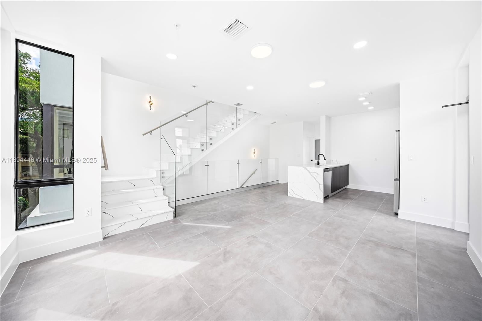 526 SW 2nd St #1, Miami, FL, 33130 - Investment Condo. Photo #1
