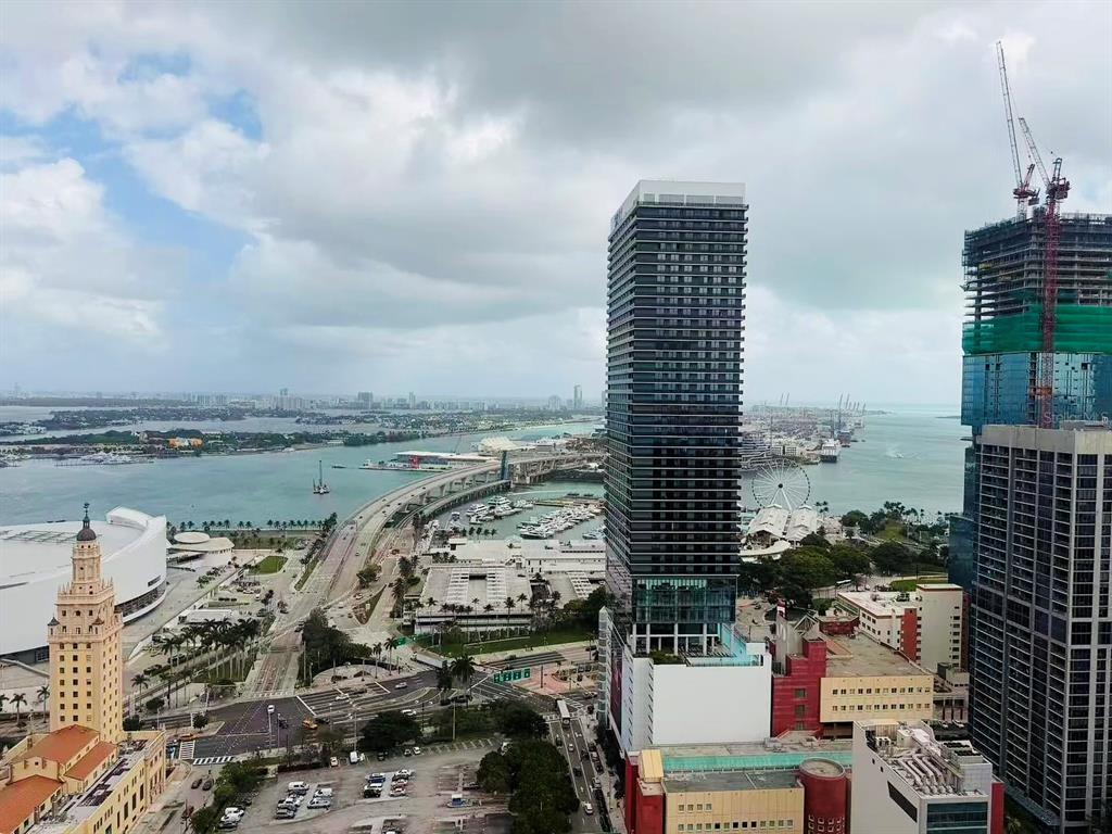 121 NE 5TH #1500, Miami, FL, 33132 - Investment Condo. Photo #1