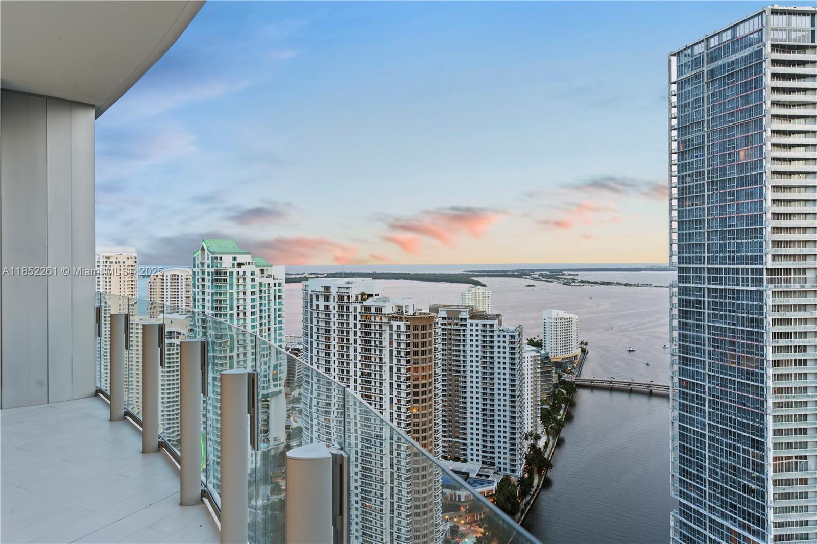 300 BISCAYNE BLVD WAY #4007, Miami, FL, 33131 - Investment Condo. Photo #1
