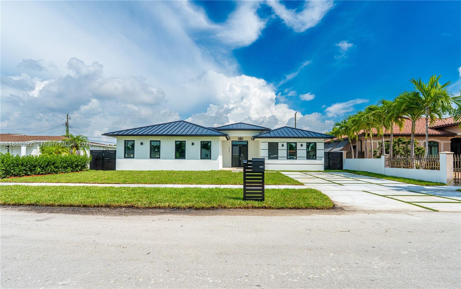 9235 SW 42nd St, Miami, FL, 33165 - Investment Single Family Home. Photo #1