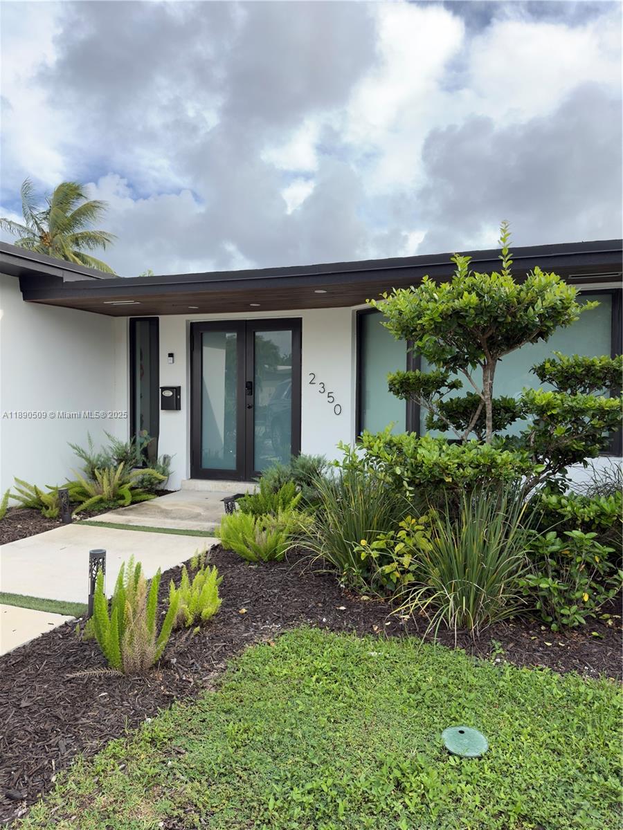 2350 NE 194th St, Miami, FL, 33180 - Investment Single Family Home. Photo #1
