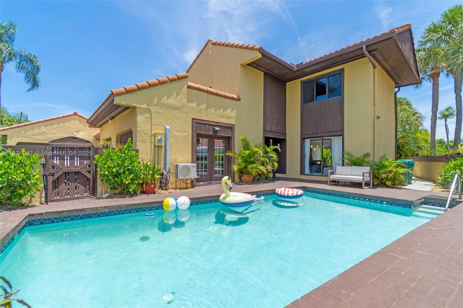 1006 NE 202nd Ln, Miami, FL, 33179 - Investment Single Family Home. Photo #1