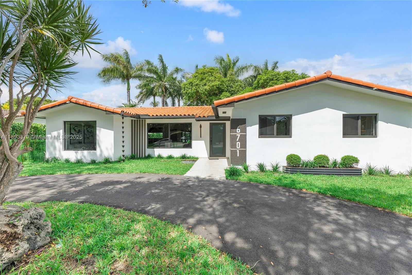 6701 SW 48th St, Miami, FL, 33155 - Investment Single Family Home. Photo #1