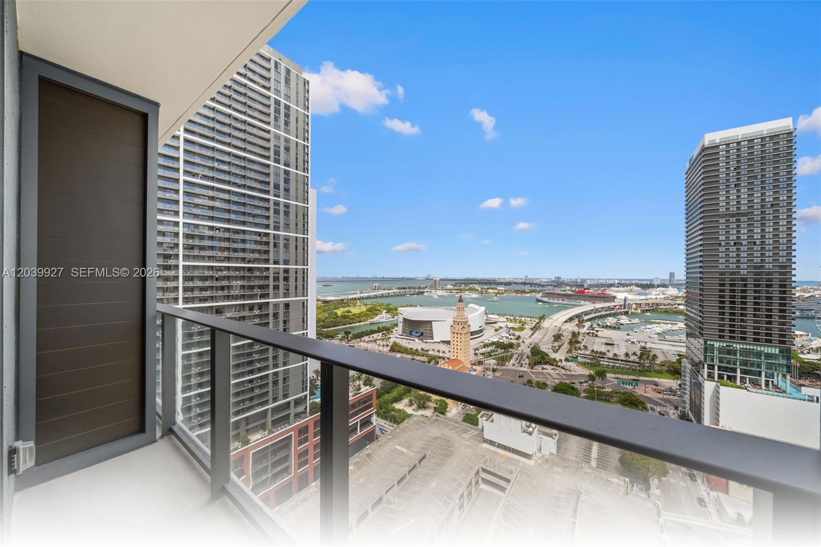 121 NE 5th #3200, Miami, FL, 33132 - Investment Condo. Photo #1