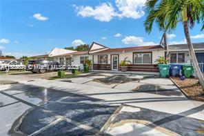 4255 SW 69th Ave, Miami, FL, 33155 - Investment Townhome. Photo #1