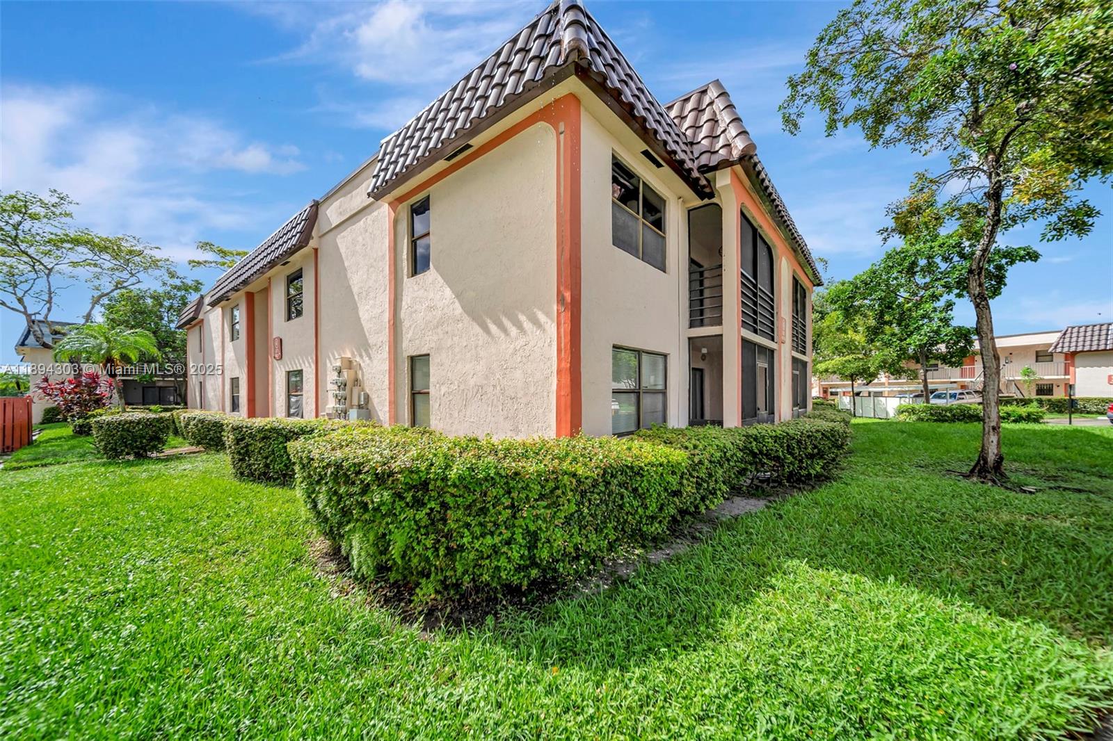 871 NE 207th Ter #4-202, Miami, FL, 33179 - Investment Condo. Photo #1
