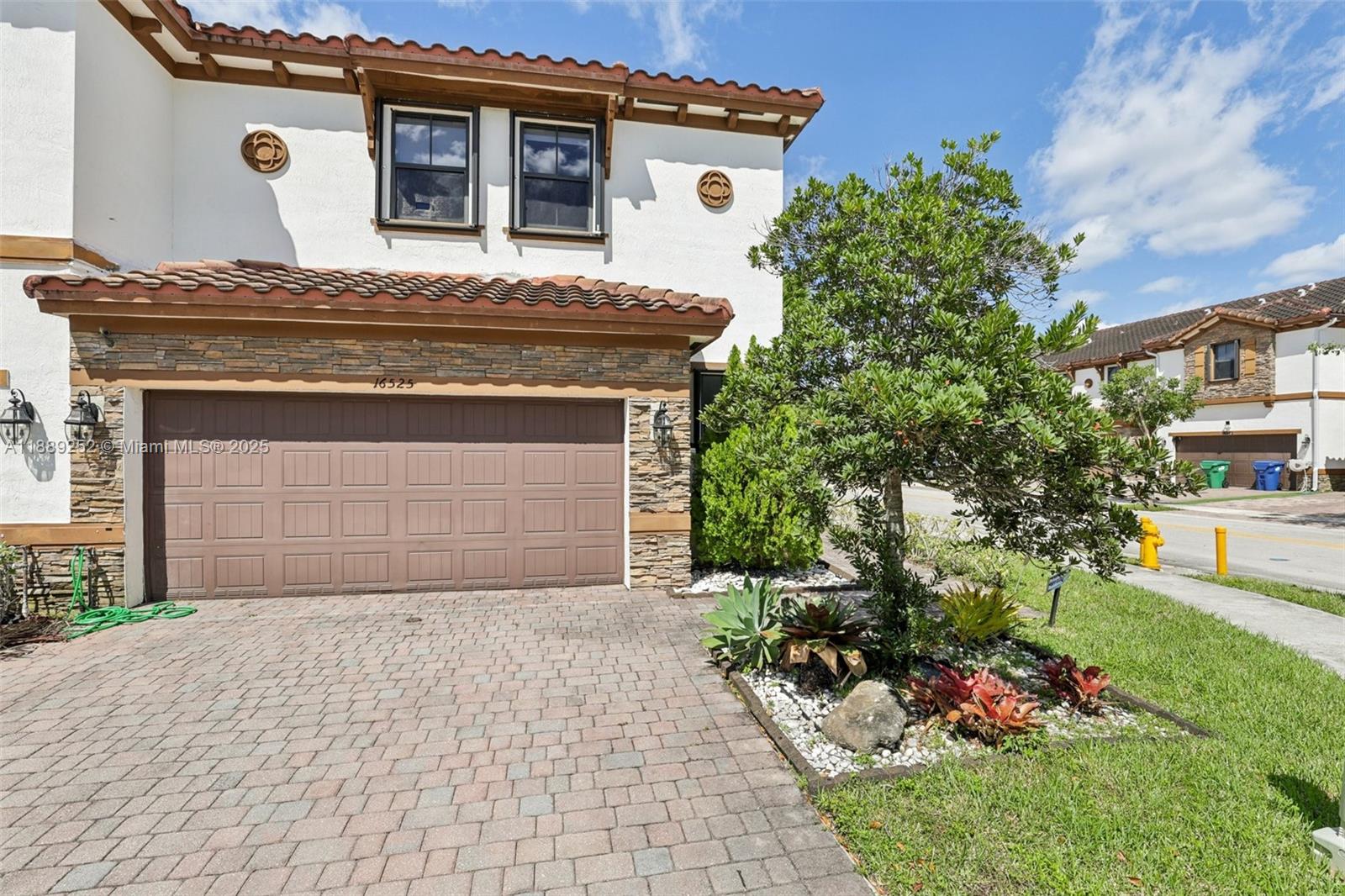 16525 SW 42nd Way, Miami, FL, 33185 - Investment Townhome. Photo #1