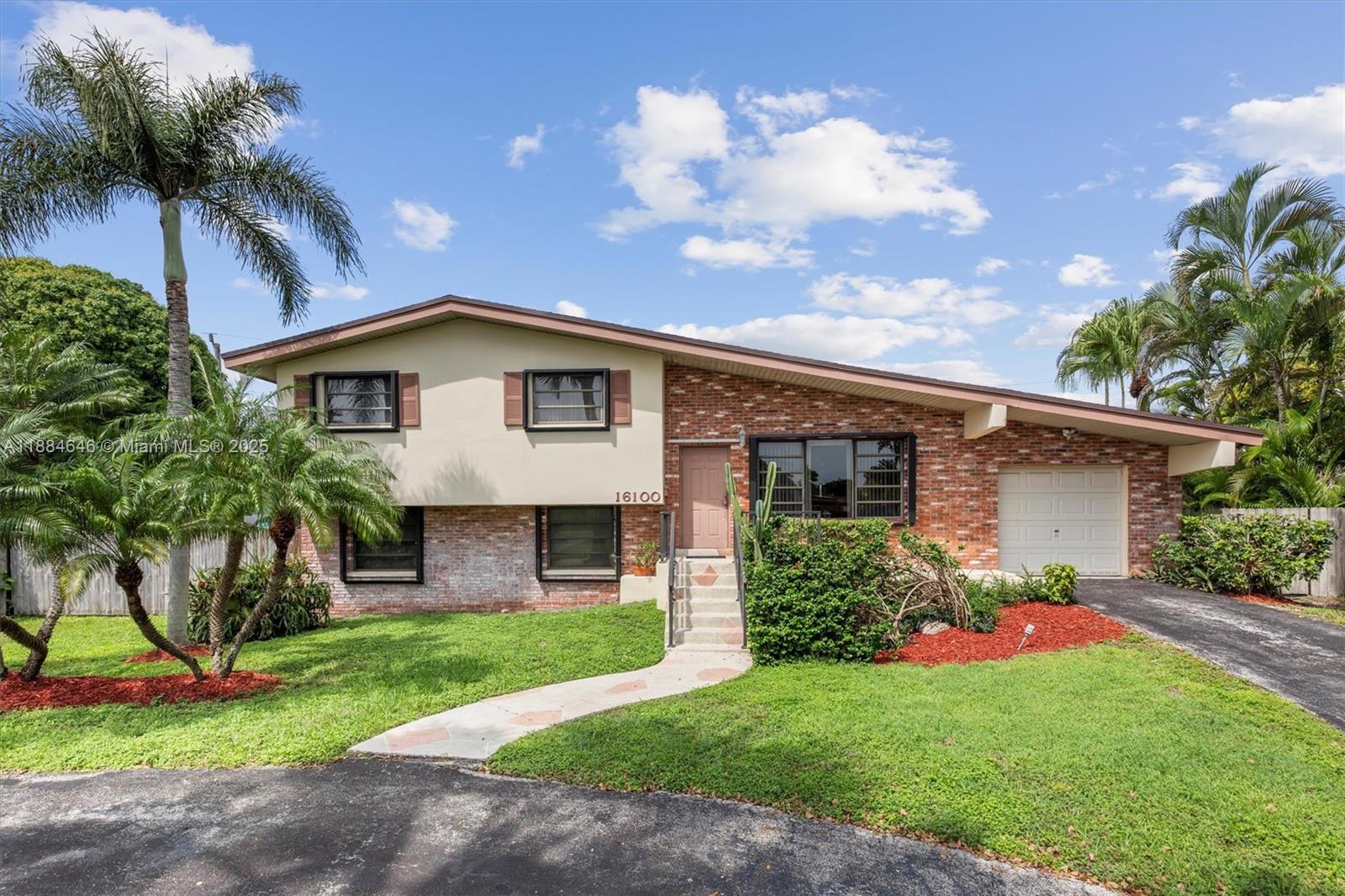 16100 SW 108th Ct, Miami, FL, 33157 - Investment Single Family Home. Photo #1