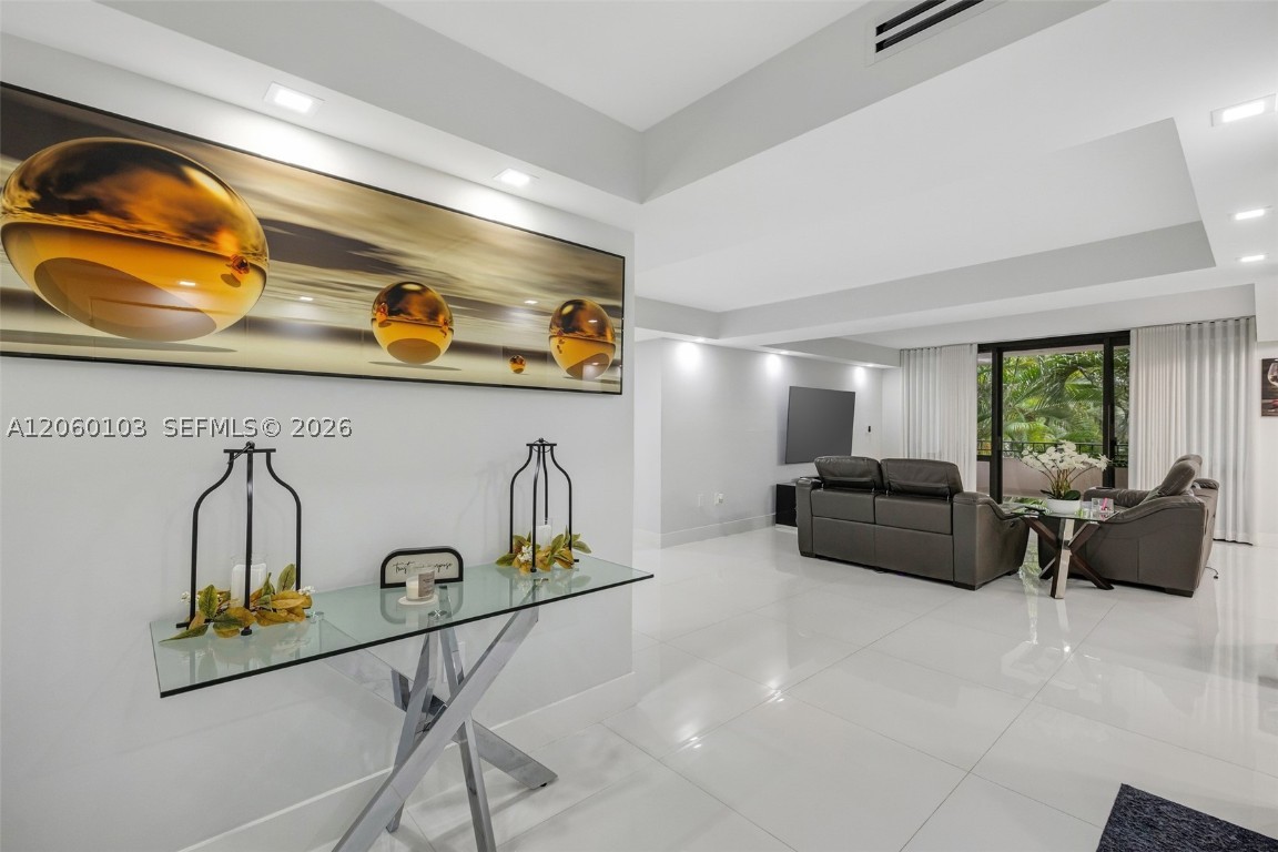 13953 Kendale Lakes Cir #B205, Miami, FL, 33183 - Investment Condo. Photo #1