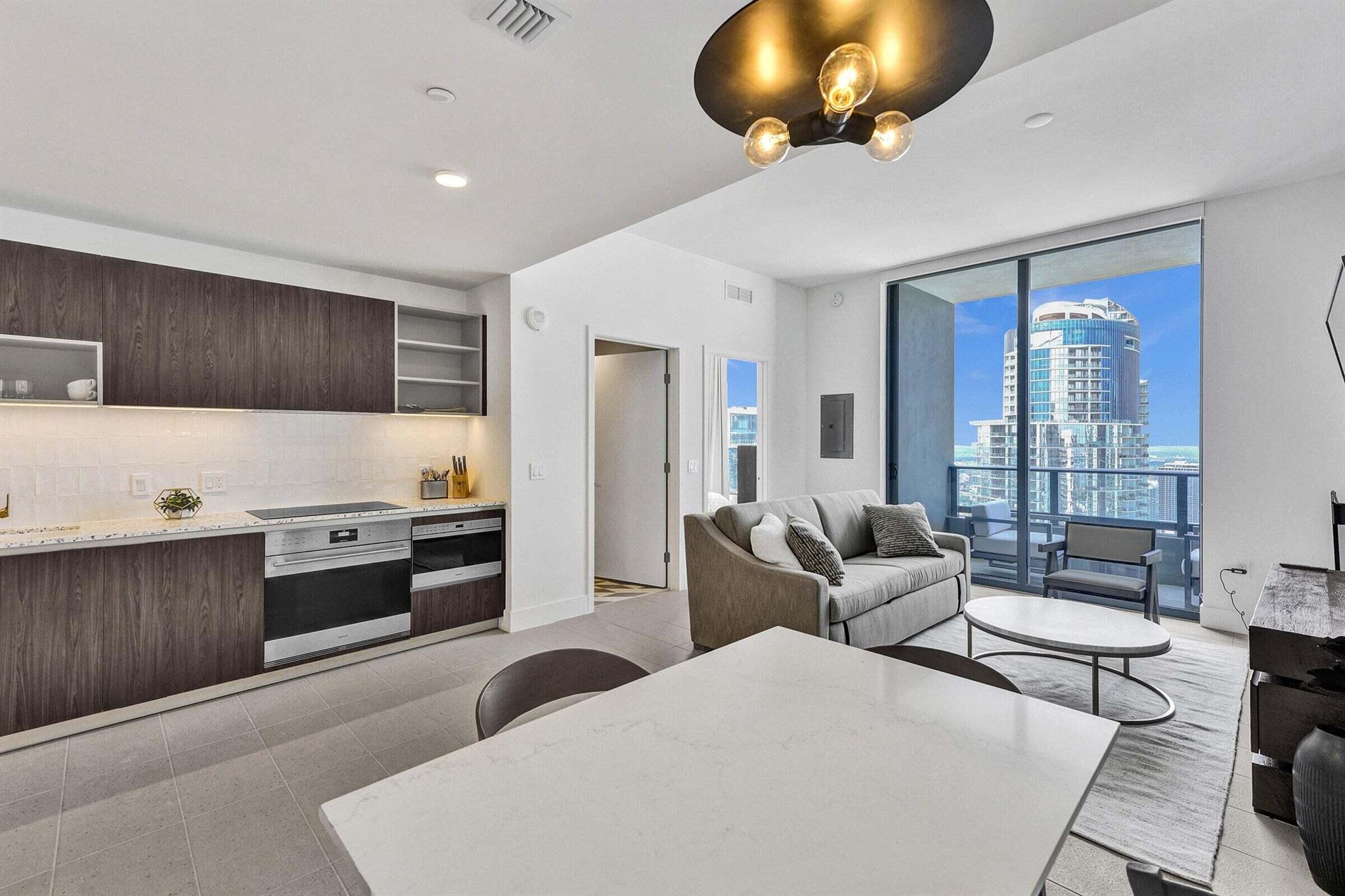 159 NE 6th Street #4813, Miami, FL, 33132 - Investment Condo. Photo #1
