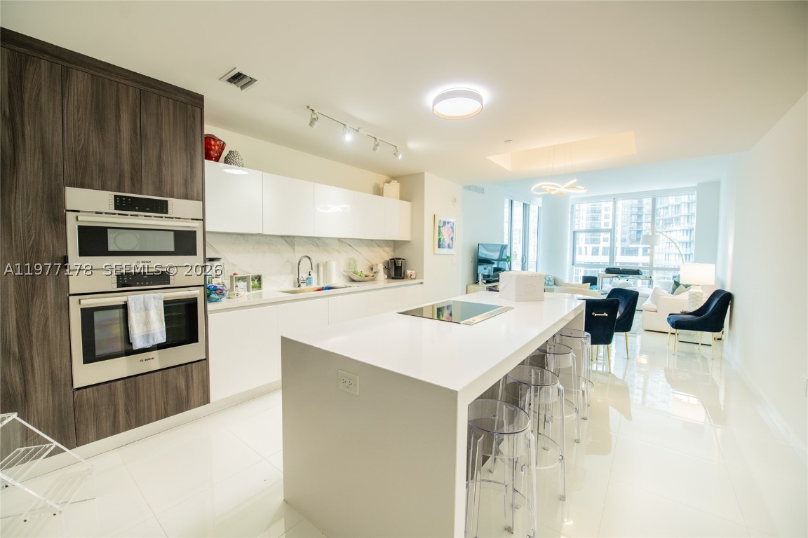 851 NE 1st #811, Miami, FL, 33132 - Investment Condo. Photo #1