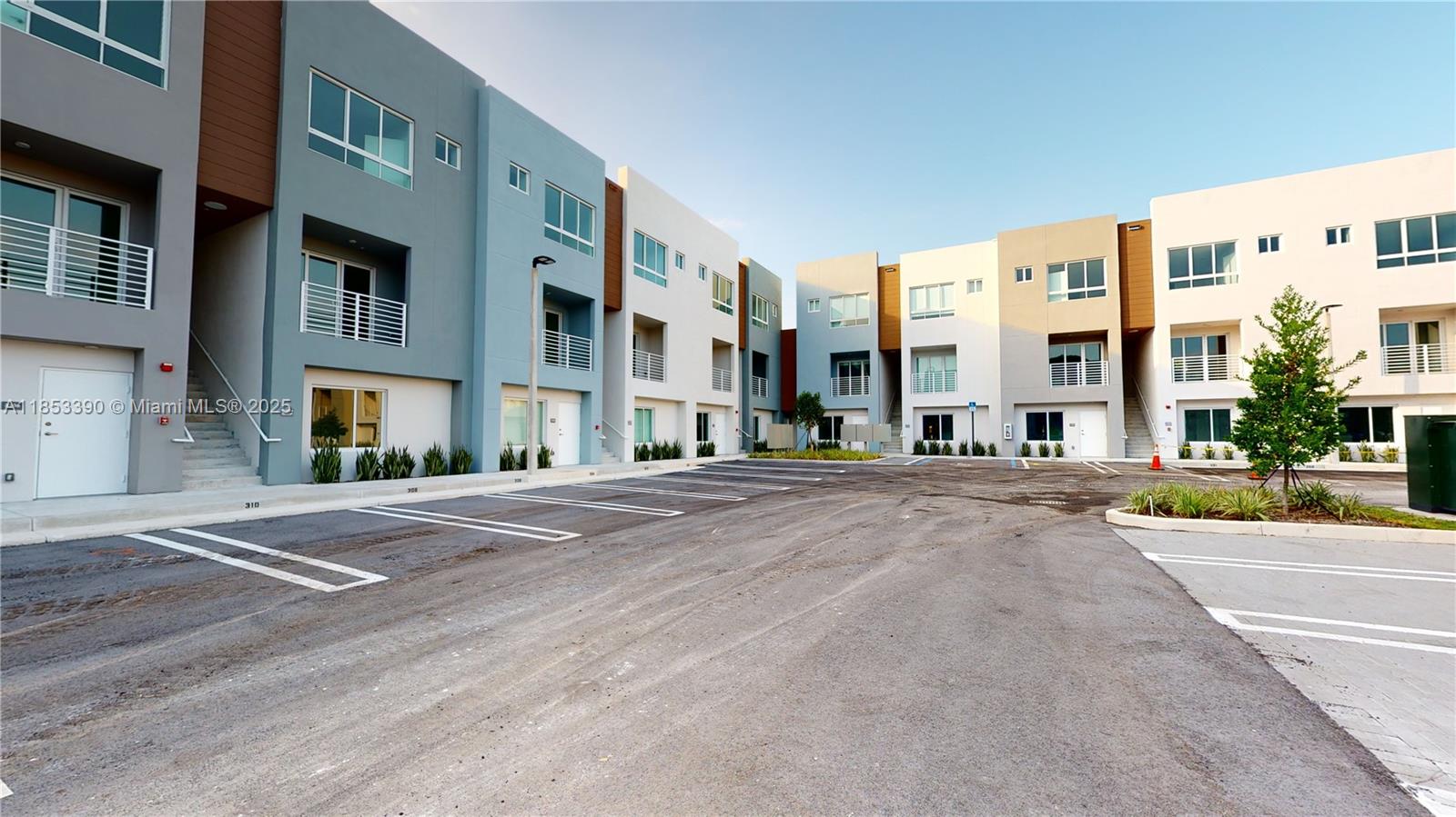 2555 NE 193rd St #2224, Miami, FL, 33180 - Investment Condo. Photo #1
