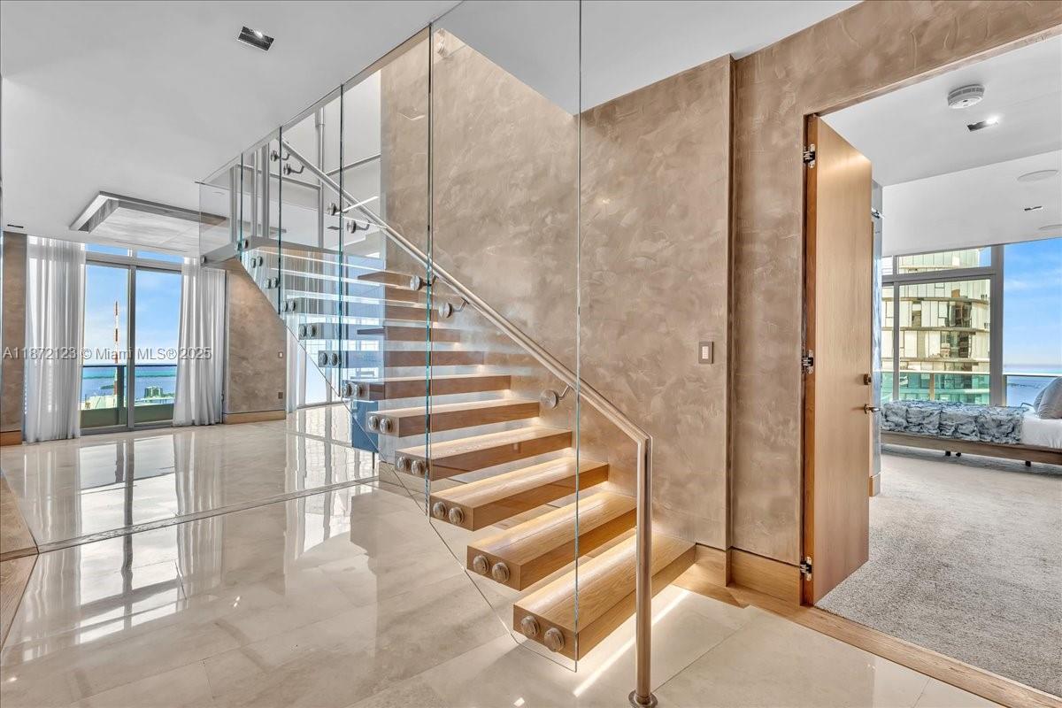 200 Biscayne Boulevard Way #5401, Miami, FL, 33131 - Investment Condo. Photo #1