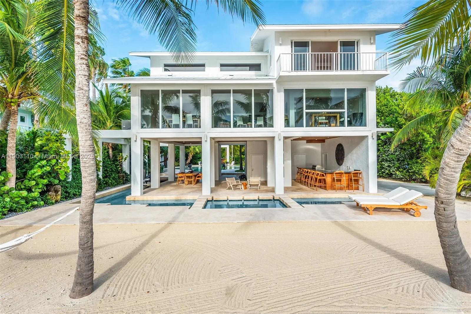 Single Family Residence in Key Largo - Photo 2