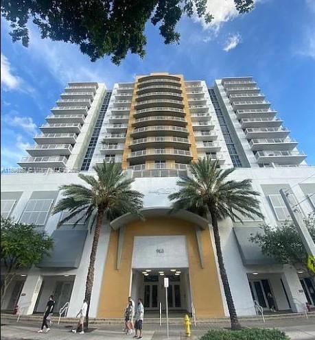 900 SW 8th St #904, Miami, FL, 33130 - Investment Condo. Photo #1