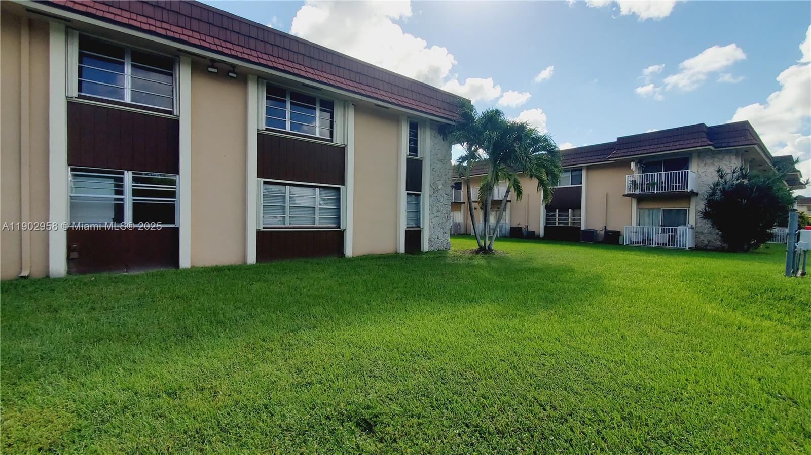 5301 SW 77th Ct #201G, Miami, FL, 33155 - Investment Condo. Photo #1