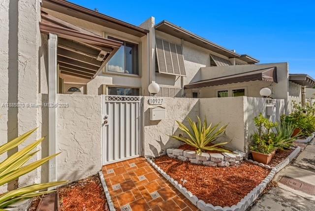 10927 SW 71st Ln, Miami, FL, 33173 - Investment Townhome. Photo #1
